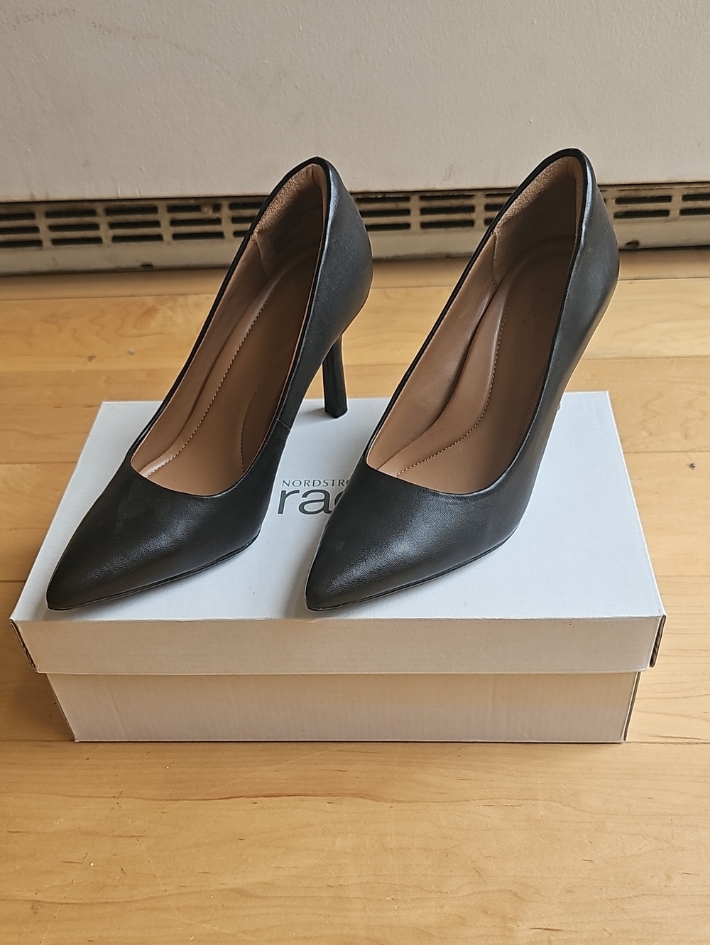 Nordstrom Rack NWT Black Leather Pointed Toe Pumps